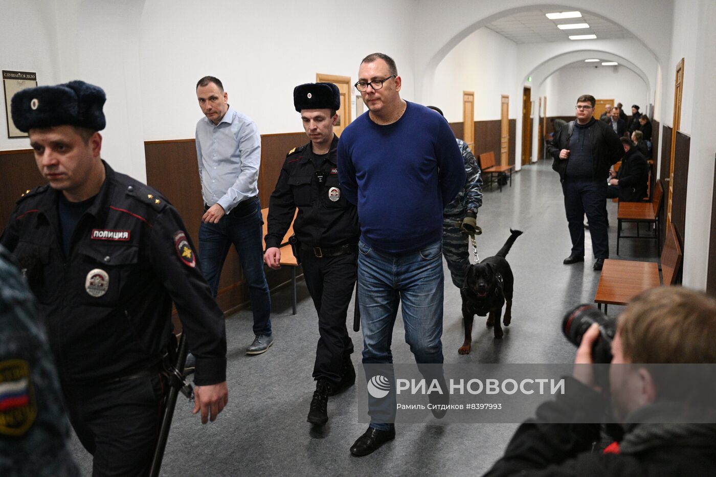 Избрание меры пресечения сотрудникам ФТС России А. Беглову и А. Алееву