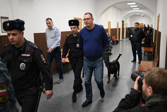 Избрание меры пресечения сотрудникам ФТС России А. Беглову и А. Алееву