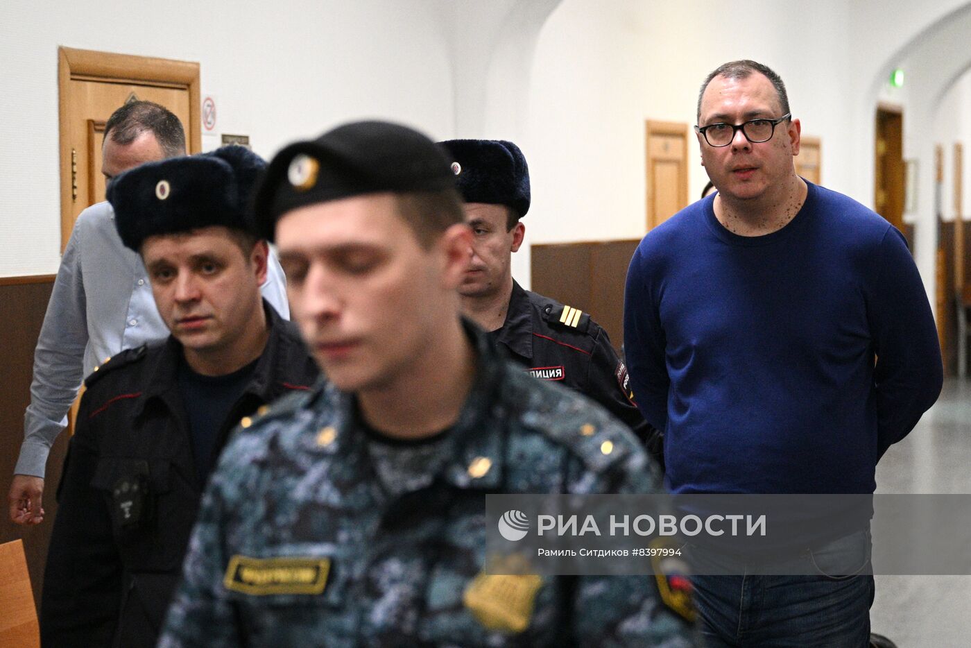 Избрание меры пресечения сотрудникам ФТС России А. Беглову и А. Алееву