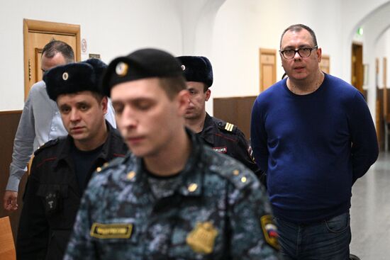 Избрание меры пресечения сотрудникам ФТС России А. Беглову и А. Алееву