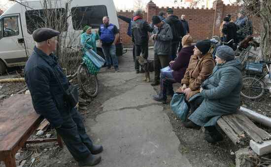 Работа волонтеров в прифронтовых районах ЛНР