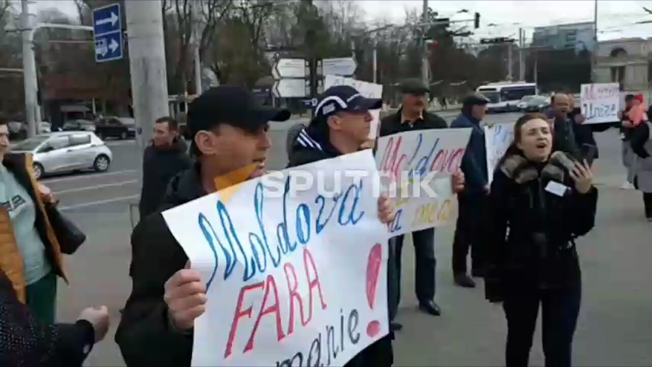 В центре Кишинева собрались сторонники и противники аннексии Молдовы