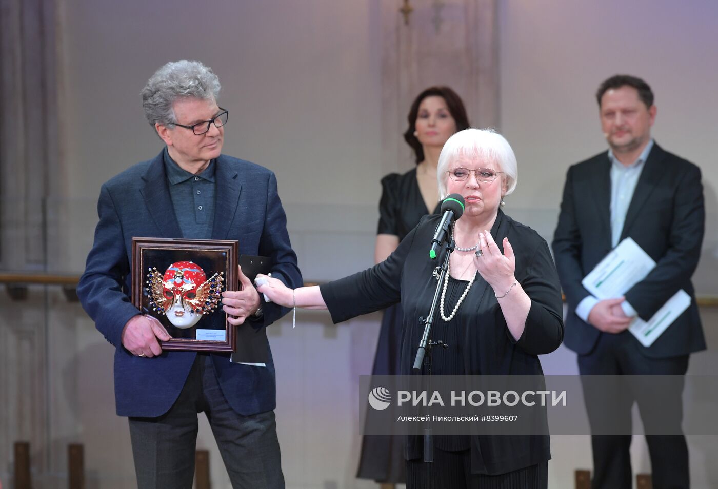 Церемония вручения премии "Золотая Маска" - "За выдающийся вклад в развитие театрального искусства"