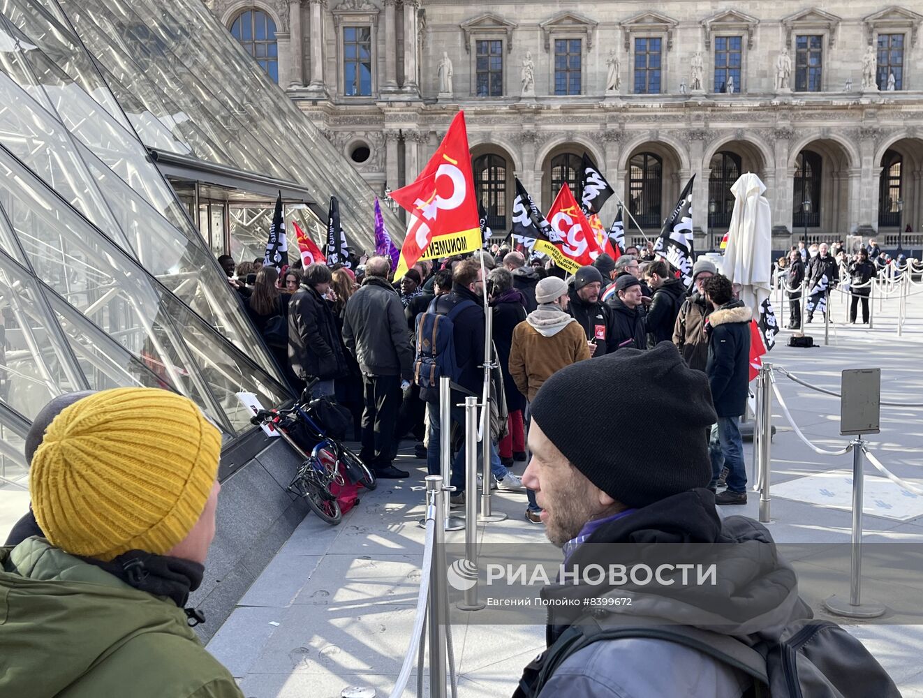 Сотрудники Лувра присоединились к забастовке против пенсионной реформы во Франции