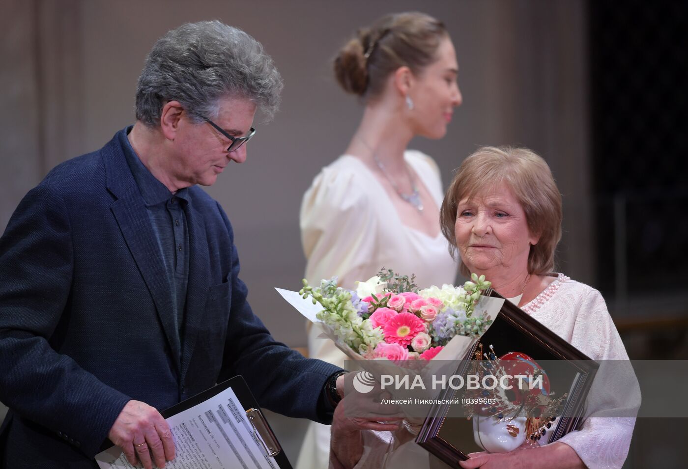 Церемония вручения премии "Золотая Маска" - "За выдающийся вклад в развитие театрального искусства"