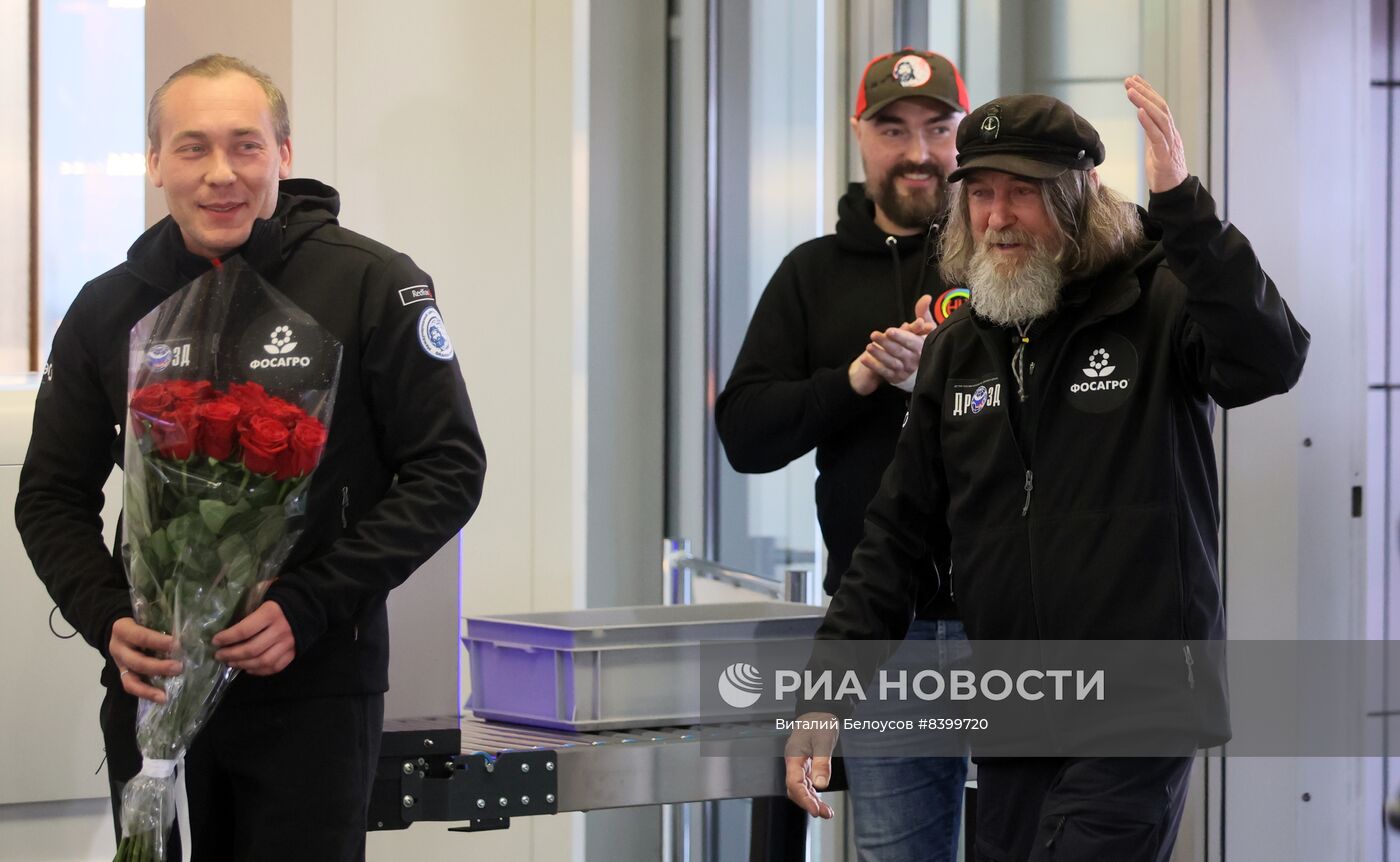 Прибытие в Москву Ф. Конюхова после рекордного полета на воздушном шаре