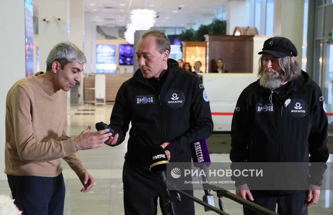 Прибытие в Москву Ф. Конюхова после рекордного полета на воздушном шаре