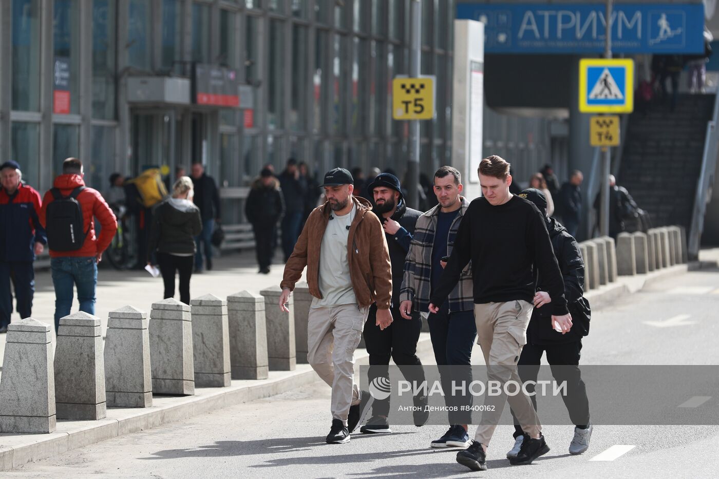 Выступление рэп-исполнителя Басты в московском метро 