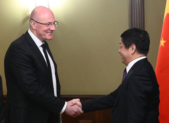 Рабочая встреча вице-премьера РФ Д. Чернышенко с послом КНР Ч. Ханьхуэем