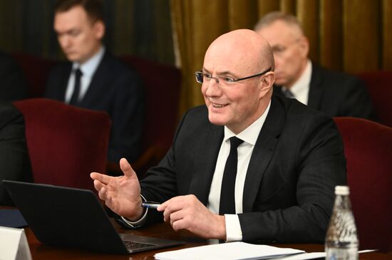 Рабочая встреча вице-премьера РФ Д. Чернышенко с послом КНР Ч. Ханьхуэем