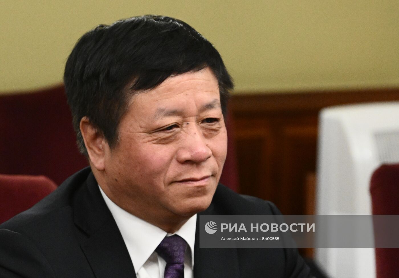 Рабочая встреча вице-премьера РФ Д. Чернышенко с послом КНР Ч. Ханьхуэем