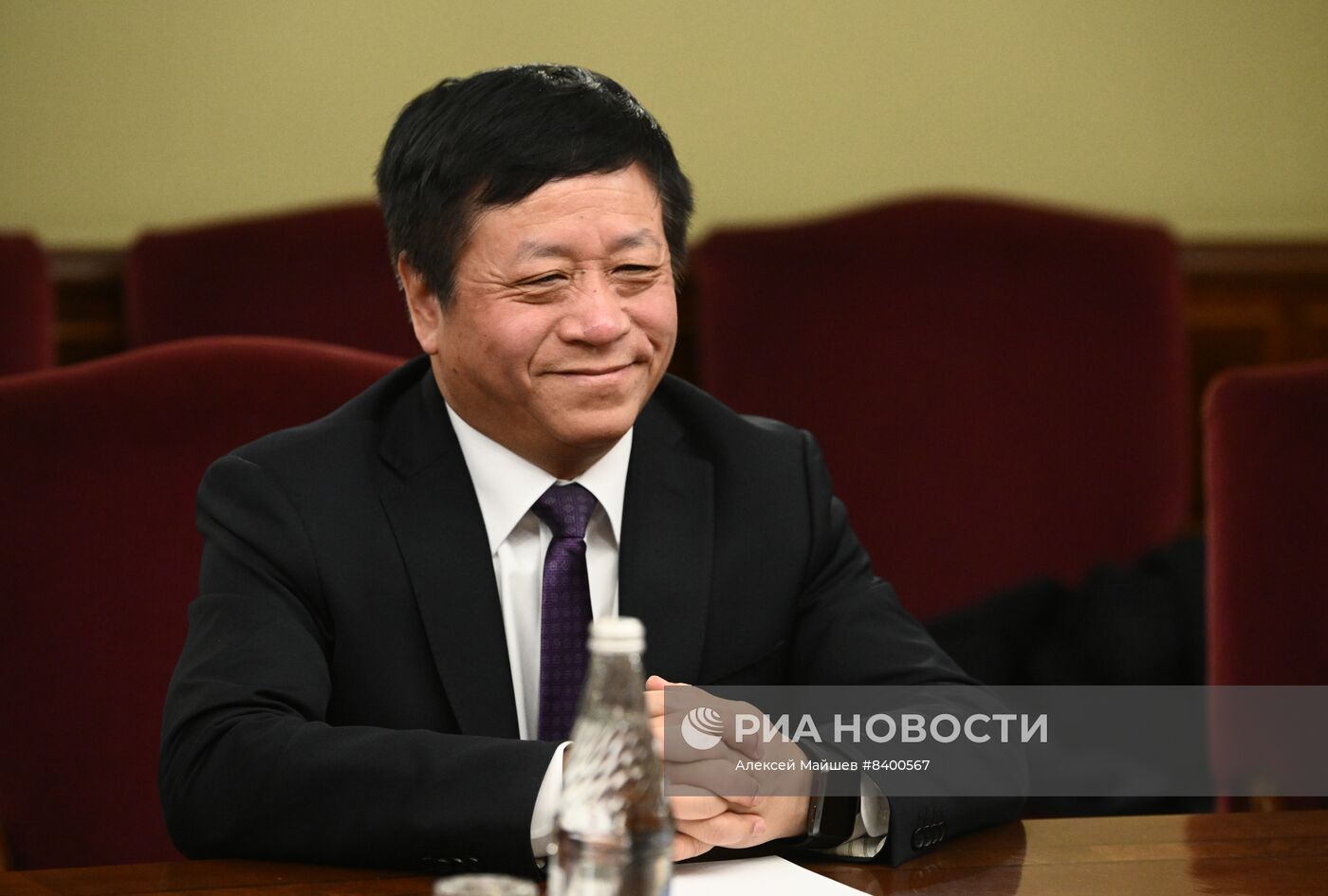 Рабочая встреча вице-премьера РФ Д. Чернышенко с послом КНР Ч. Ханьхуэем