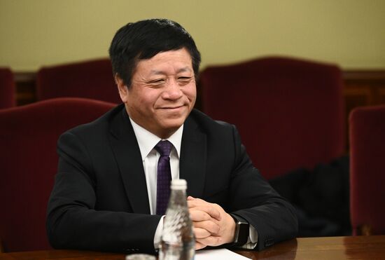 Рабочая встреча вице-премьера РФ Д. Чернышенко с послом КНР Ч. Ханьхуэем