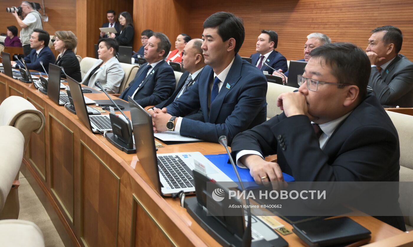 Первая сессия парламента Казахстана восьмого созыва