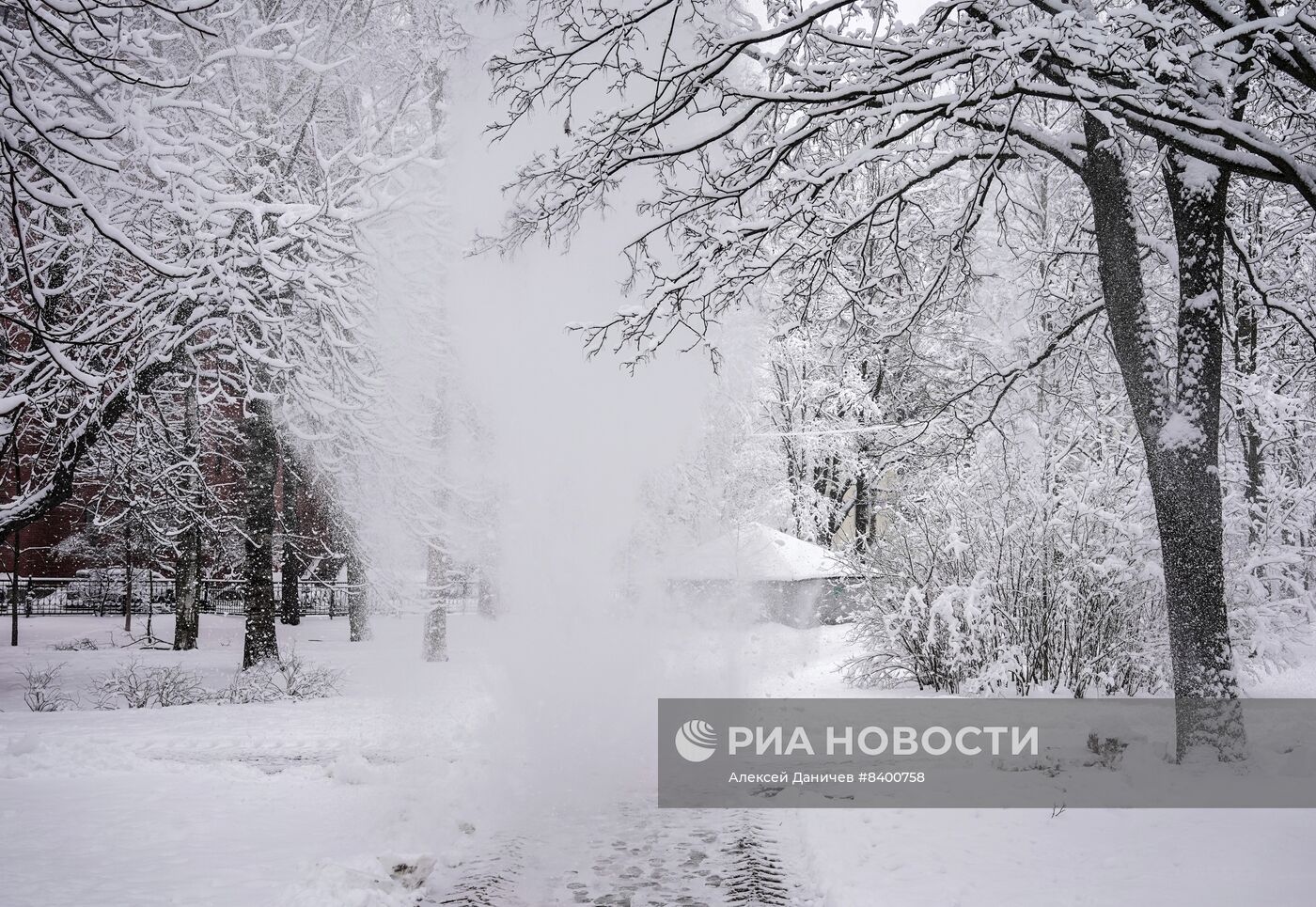 Весенний снегопад в Санкт-Петербурге