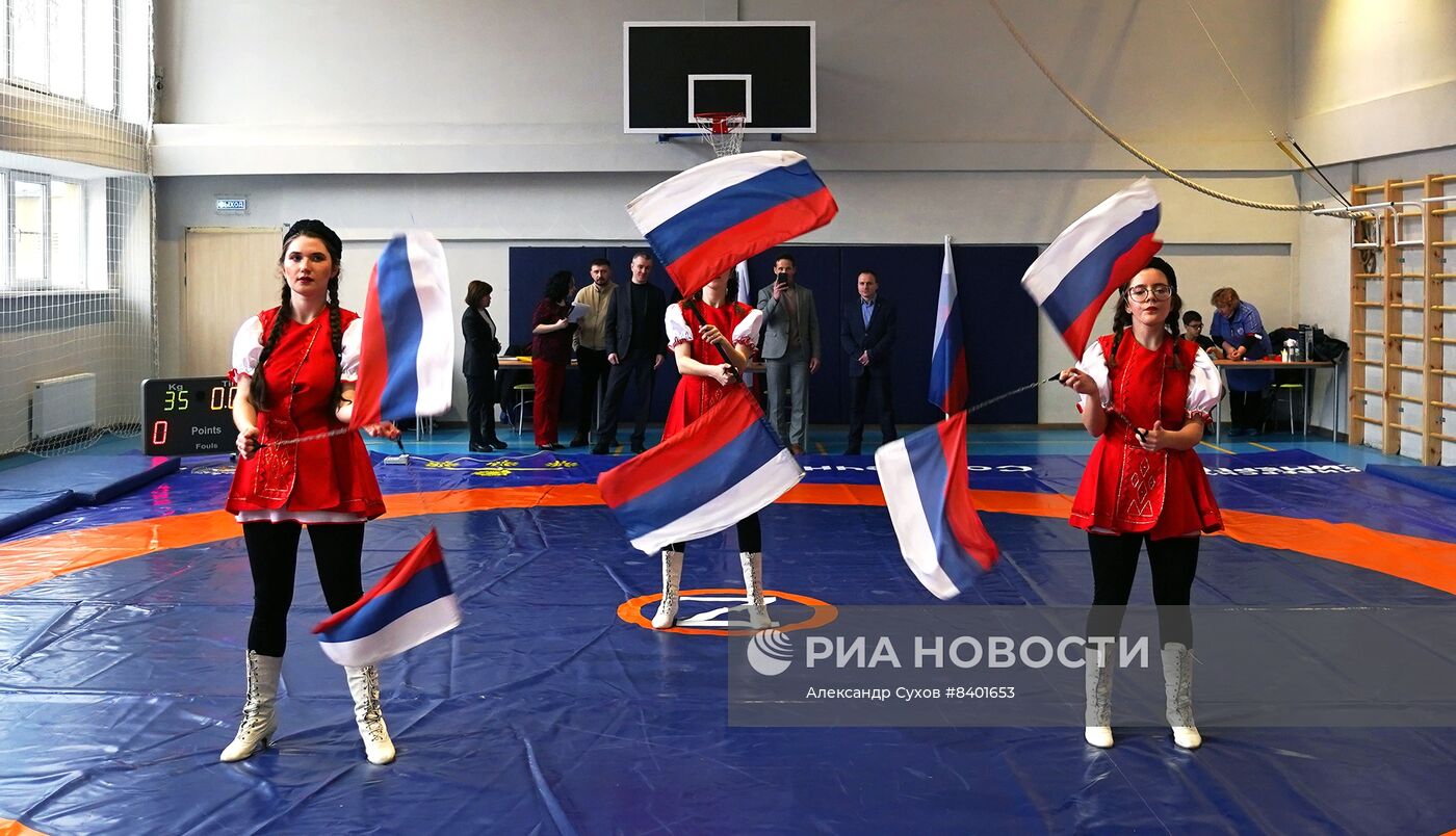 Юношеский турнир по вольной борьбе в Мариуполе