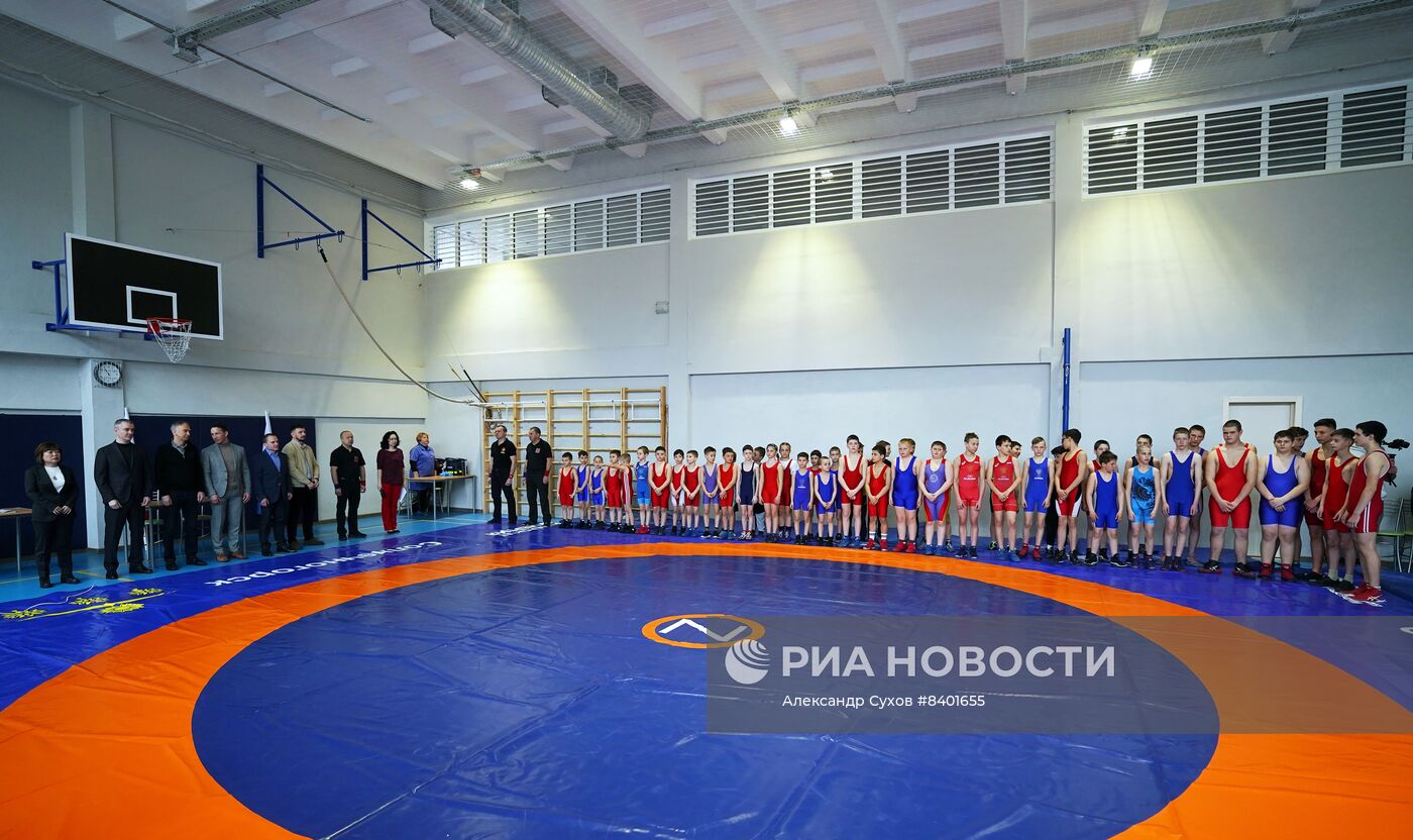 Юношеский турнир по вольной борьбе в Мариуполе