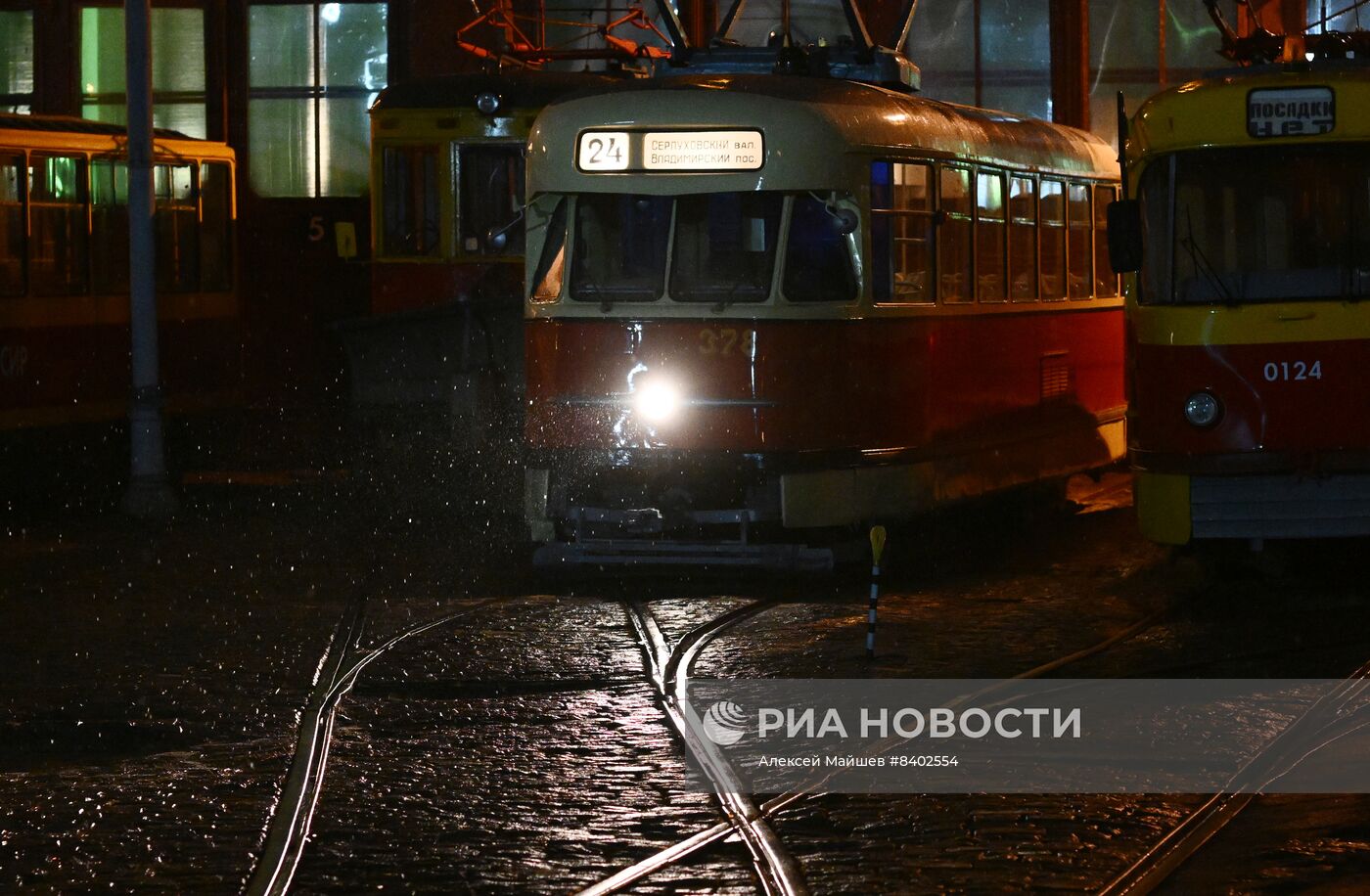 Экскурсия на ретротрамвае по вечерней Москве