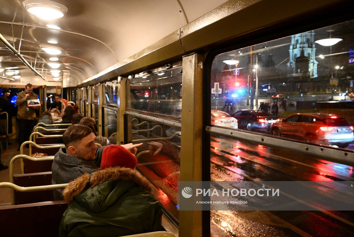 Экскурсия на ретротрамвае по вечерней Москве