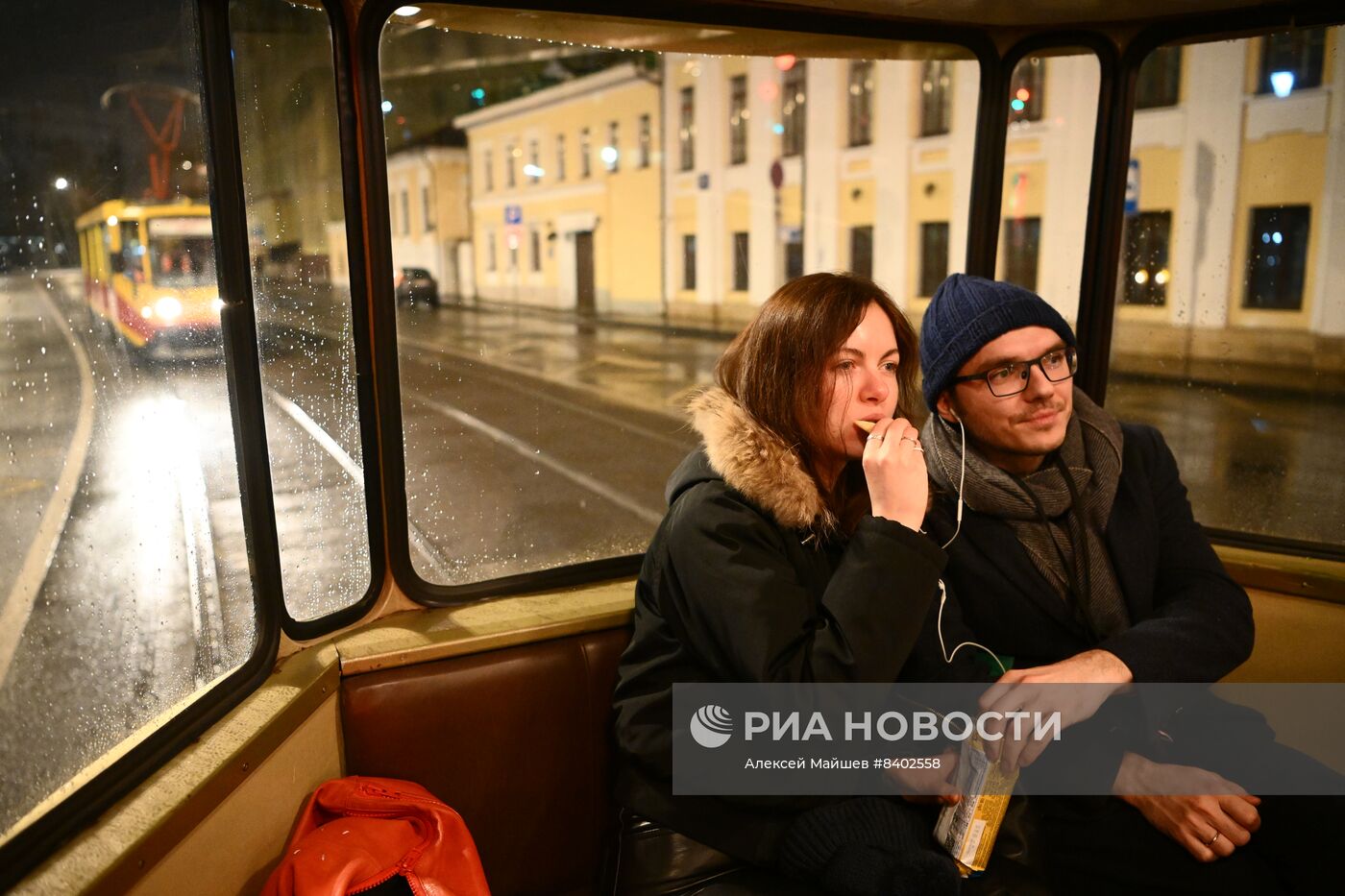 Экскурсия на ретротрамвае по вечерней Москве