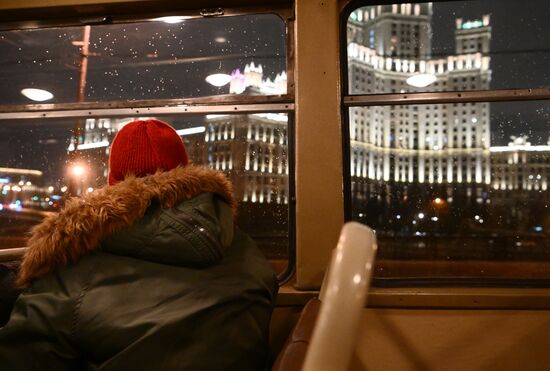 Экскурсия на ретротрамвае по вечерней Москве
