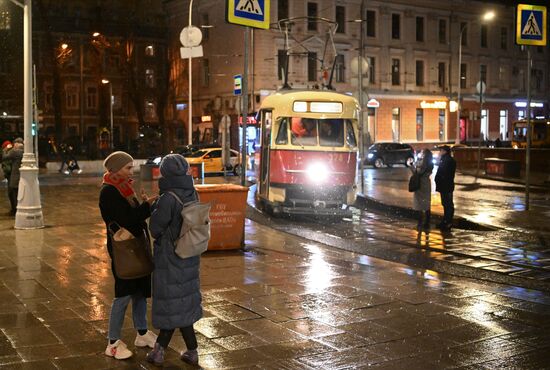 Экскурсия на ретротрамвае по вечерней Москве