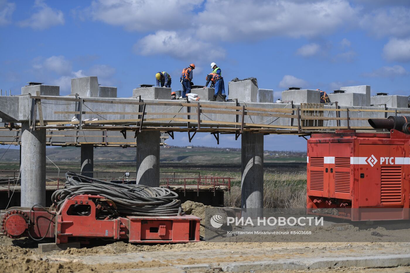 Строительство дальнего автодорожного подхода к Крымскому мосту в Краснодарском крае