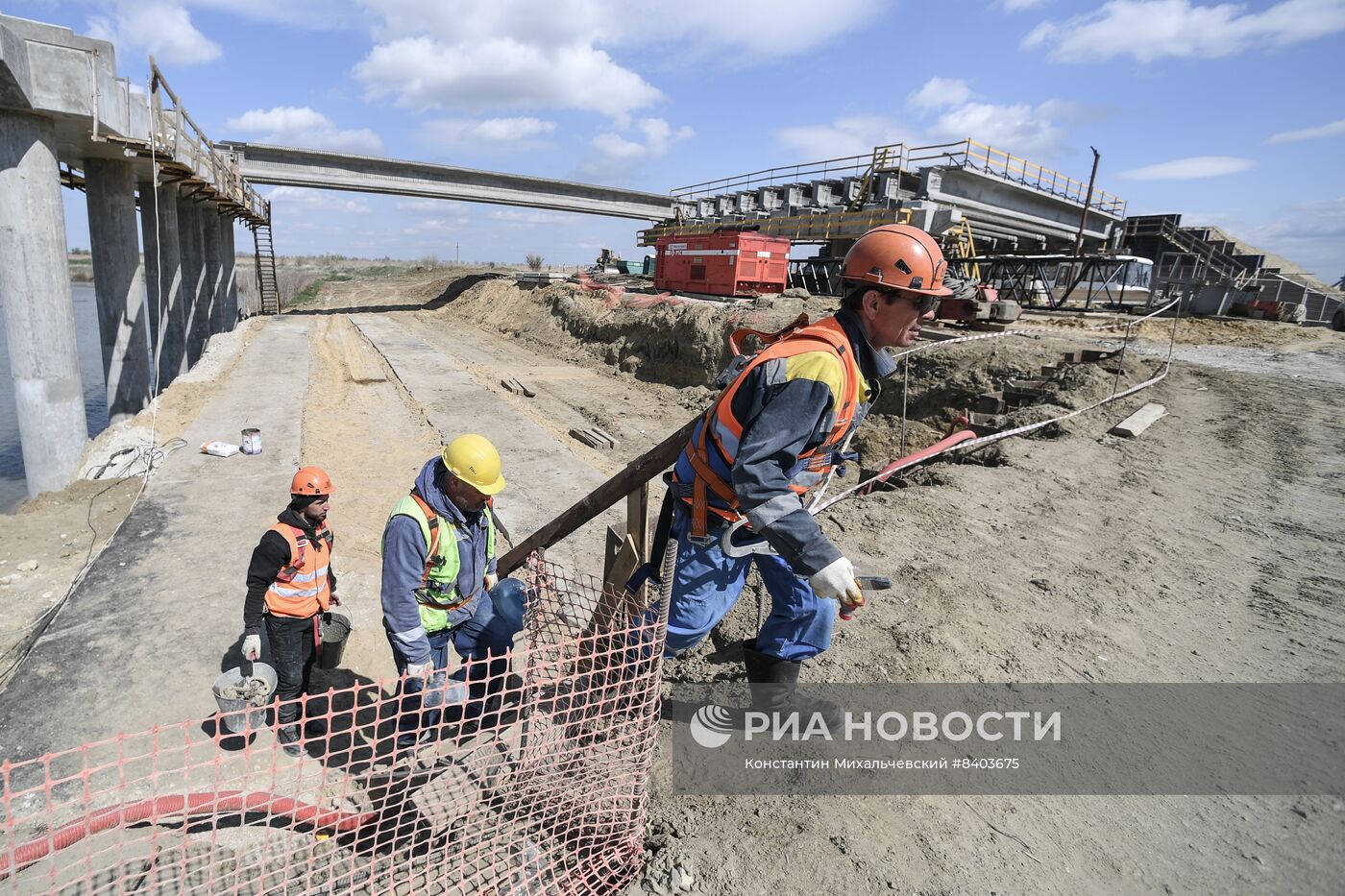 Строительство дальнего автодорожного подхода к Крымскому мосту в Краснодарском крае