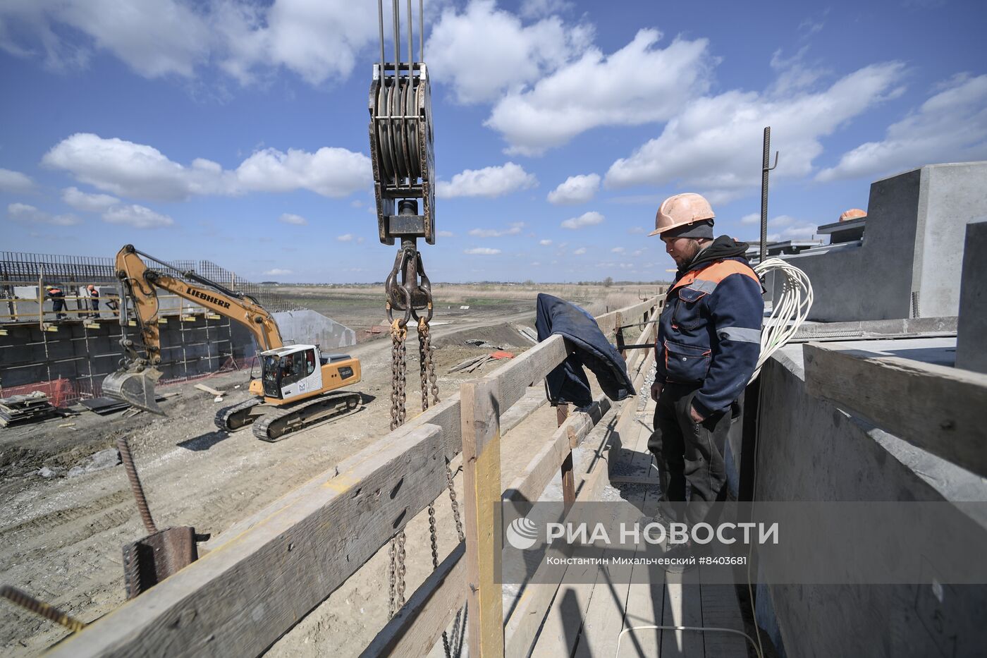 Строительство дальнего автодорожного подхода к Крымскому мосту в Краснодарском крае