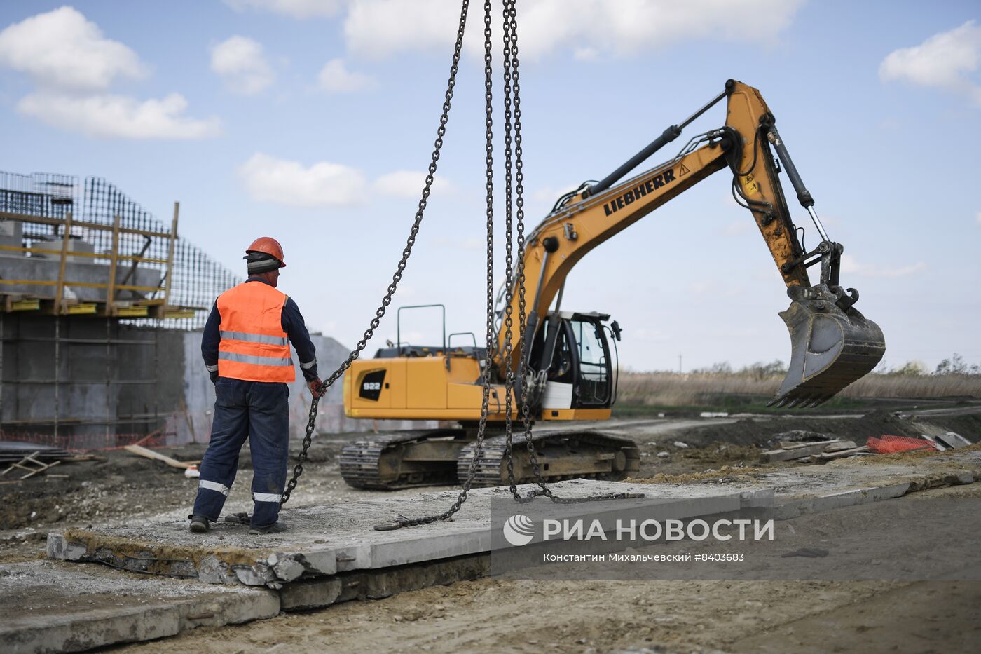 Строительство дальнего автодорожного подхода к Крымскому мосту в Краснодарском крае