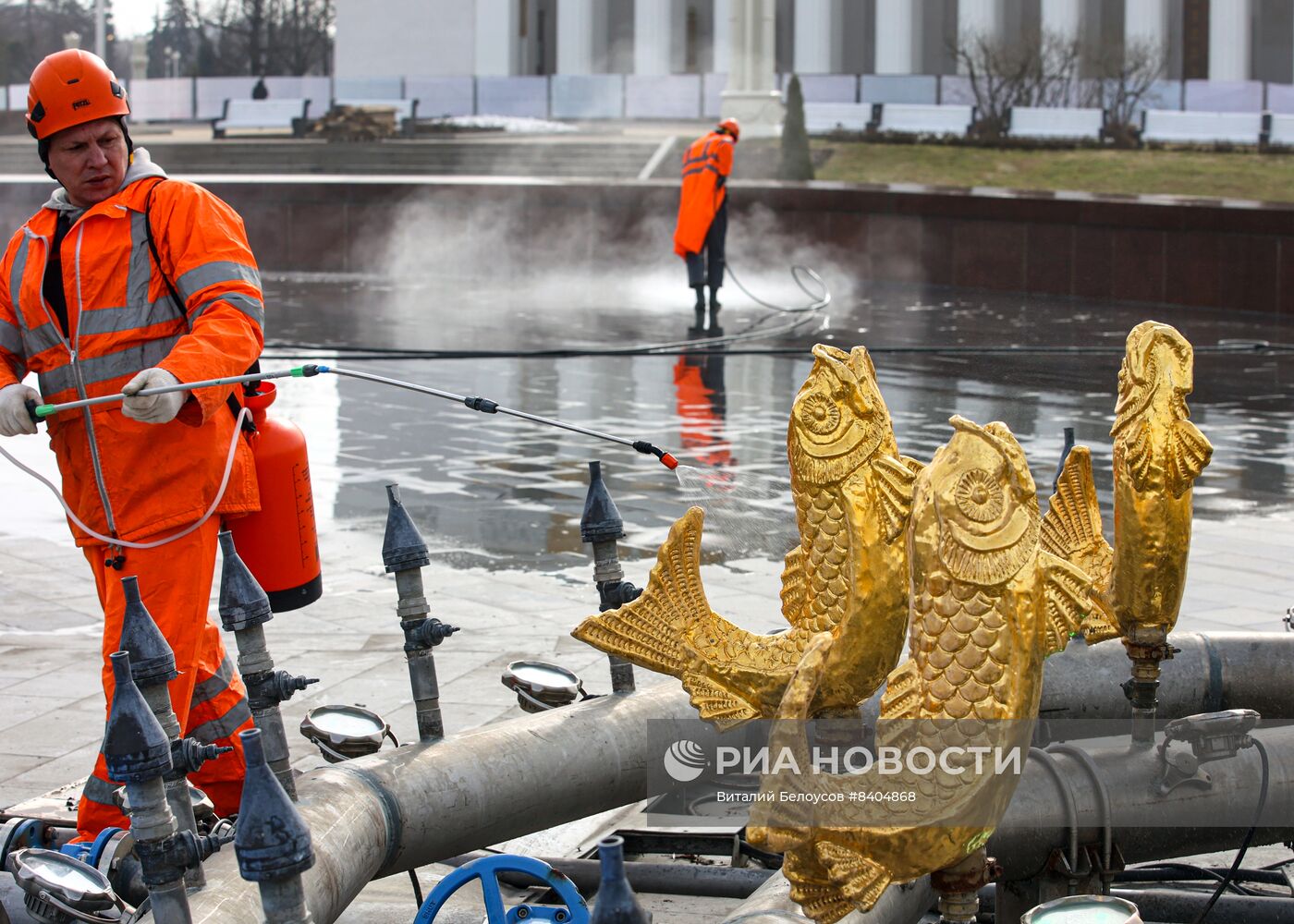 Промывка фонтана "Дружба народов" на ВДНХ