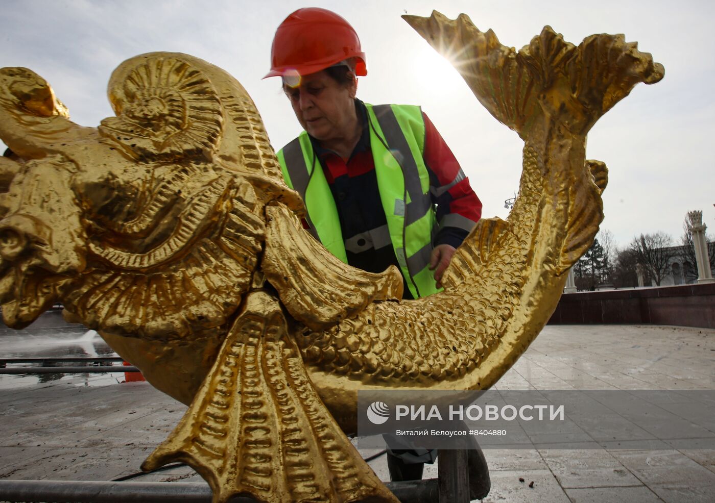 Промывка фонтана "Дружба народов" на ВДНХ