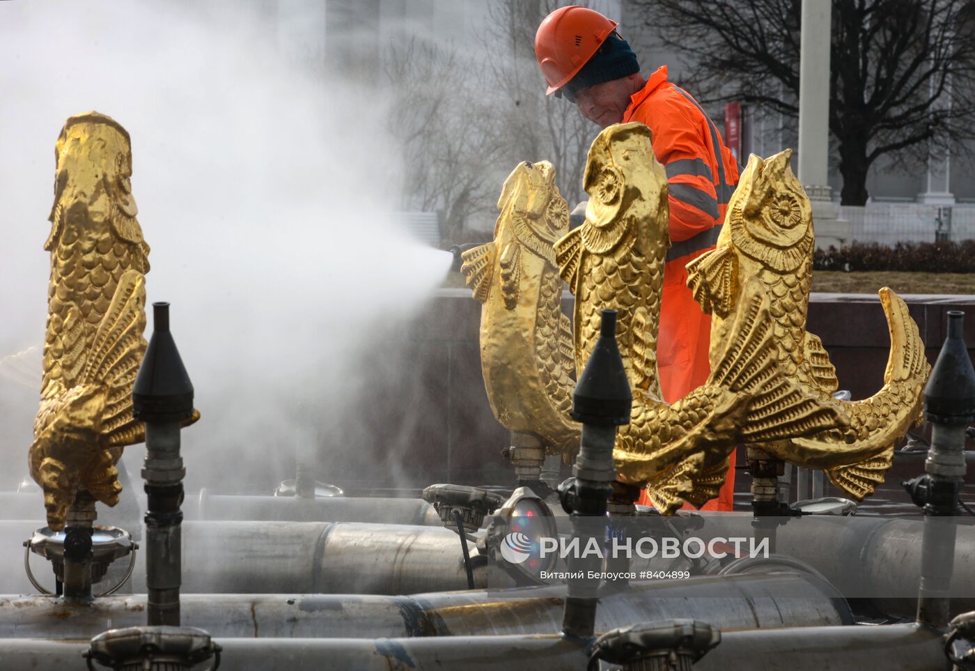 Промывка фонтана "Дружба народов" на ВДНХ