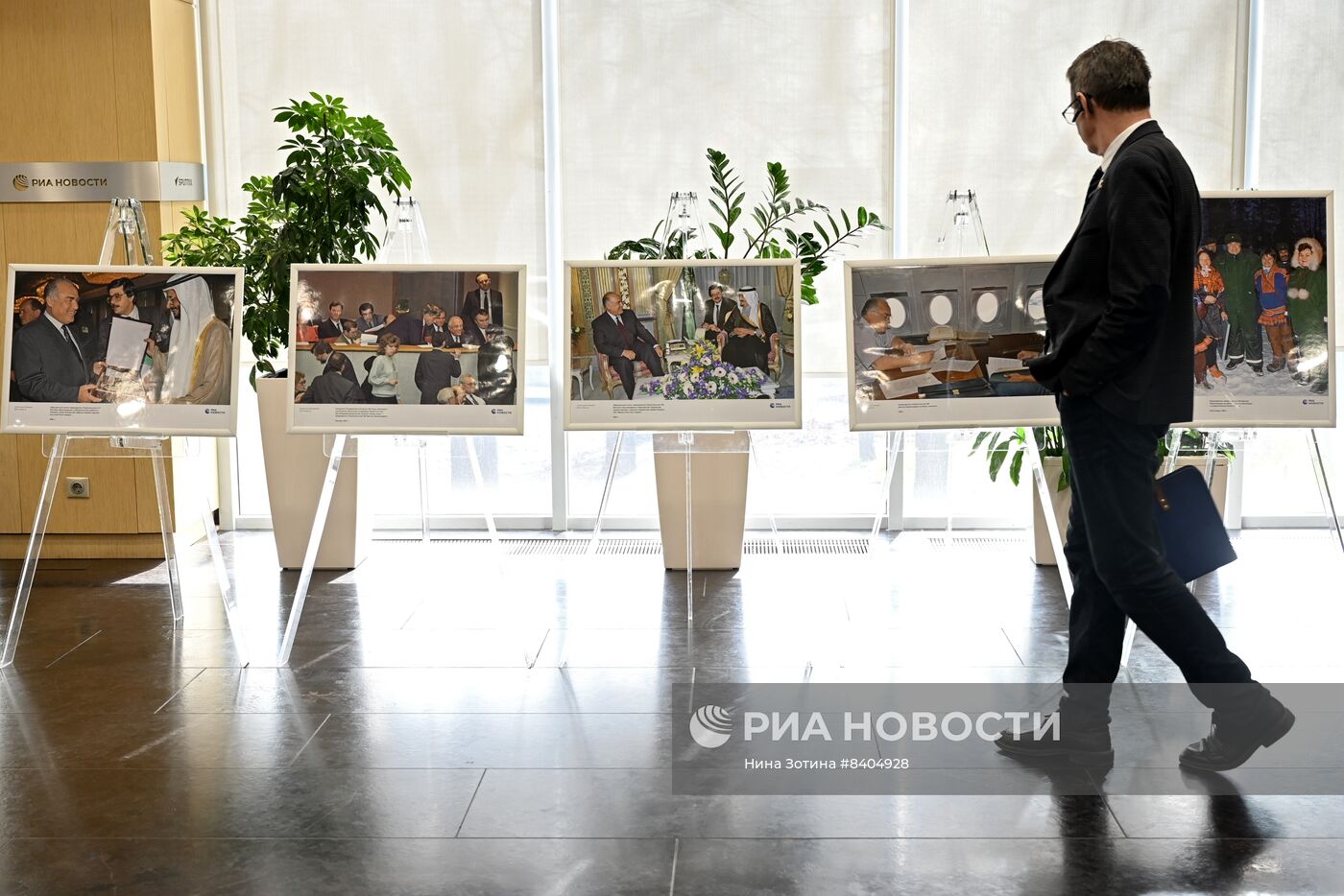 Открытие фотовыставки к 85-летию со дня рождения В.С. Черномырдина