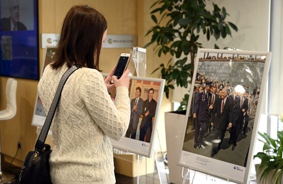 Открытие фотовыставки к 85-летию со дня рождения В.С. Черномырдина