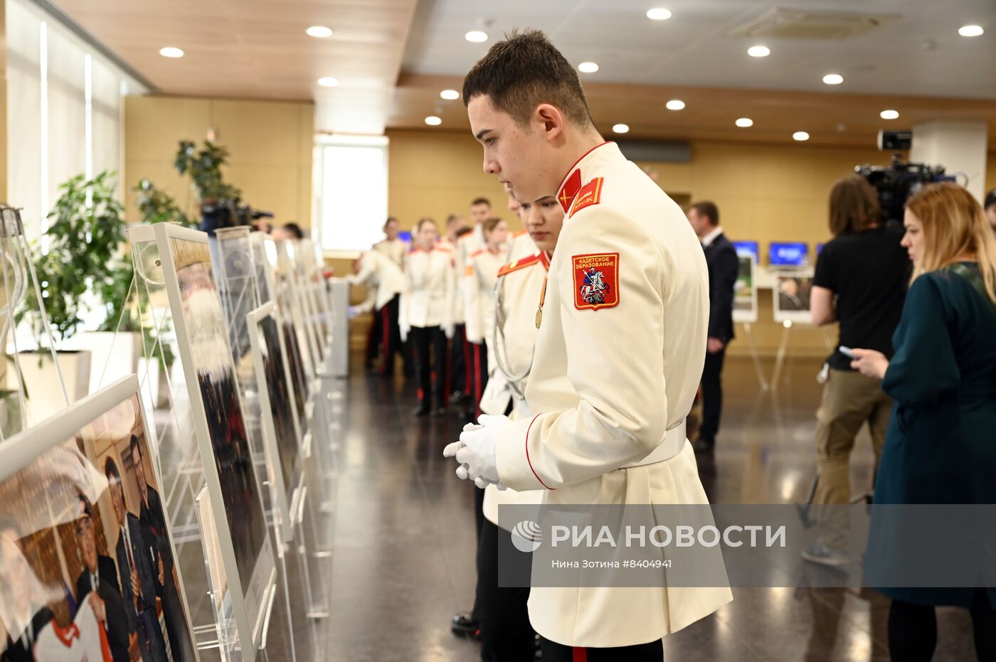 Открытие фотовыставки к 85-летию со дня рождения В.С. Черномырдина