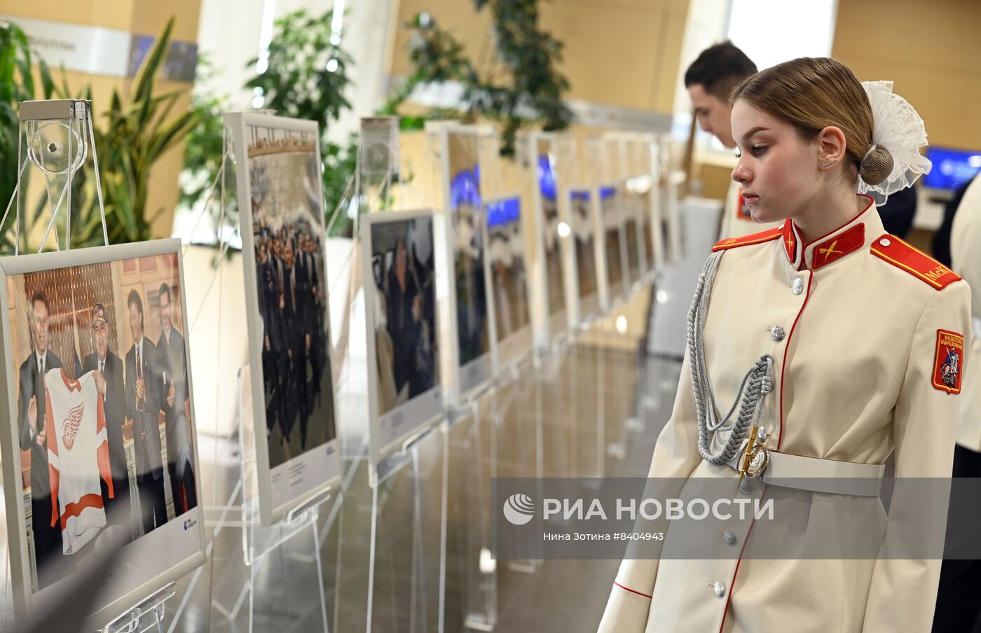 Открытие фотовыставки к 85-летию со дня рождения В.С. Черномырдина