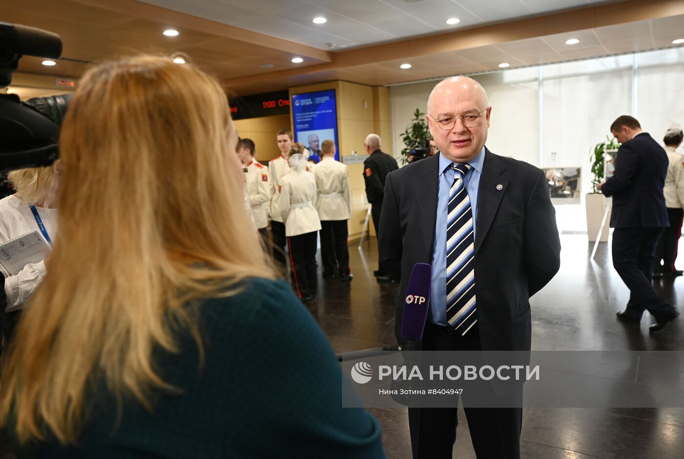 Открытие фотовыставки к 85-летию со дня рождения В.С. Черномырдина