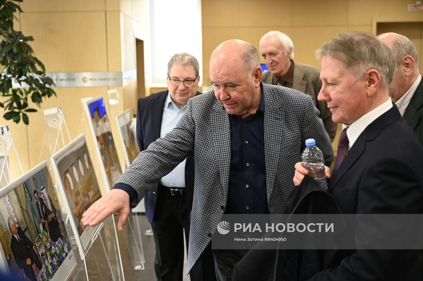 Открытие фотовыставки к 85-летию со дня рождения В.С. Черномырдина