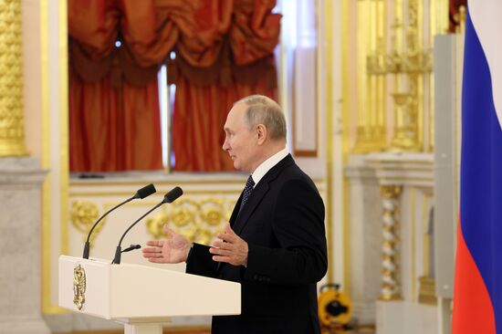 Президент РФ В. Путин принял верительные грамоты у вновь прибывших послов иностранных государств
