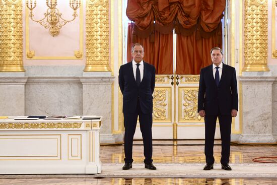 Президент РФ В. Путин принял верительные грамоты у вновь прибывших послов иностранных государств