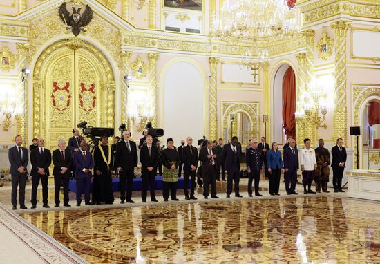 Президент РФ В. Путин принял верительные грамоты у вновь прибывших послов иностранных государств