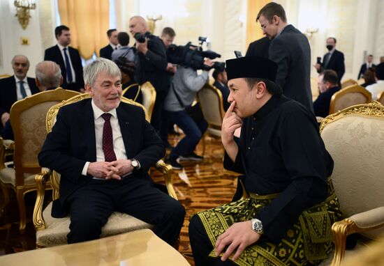 Президент РФ В. Путин принял верительные грамоты у вновь прибывших послов иностранных государств