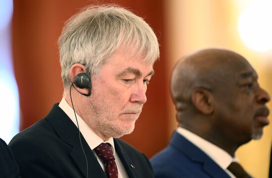 Президент РФ В. Путин принял верительные грамоты у вновь прибывших послов иностранных государств