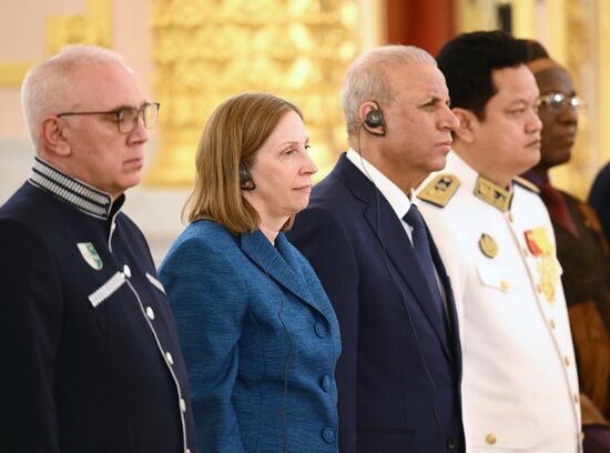 Президент РФ В. Путин принял верительные грамоты у вновь прибывших послов иностранных государств