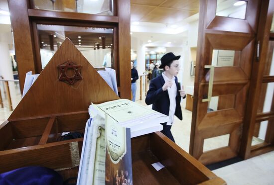 Подготовка к празднику еврейской Пасхи - Песах