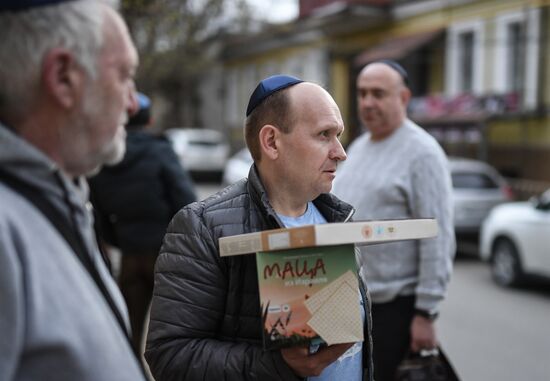 Подготовка к празднику еврейской Пасхи - Песах