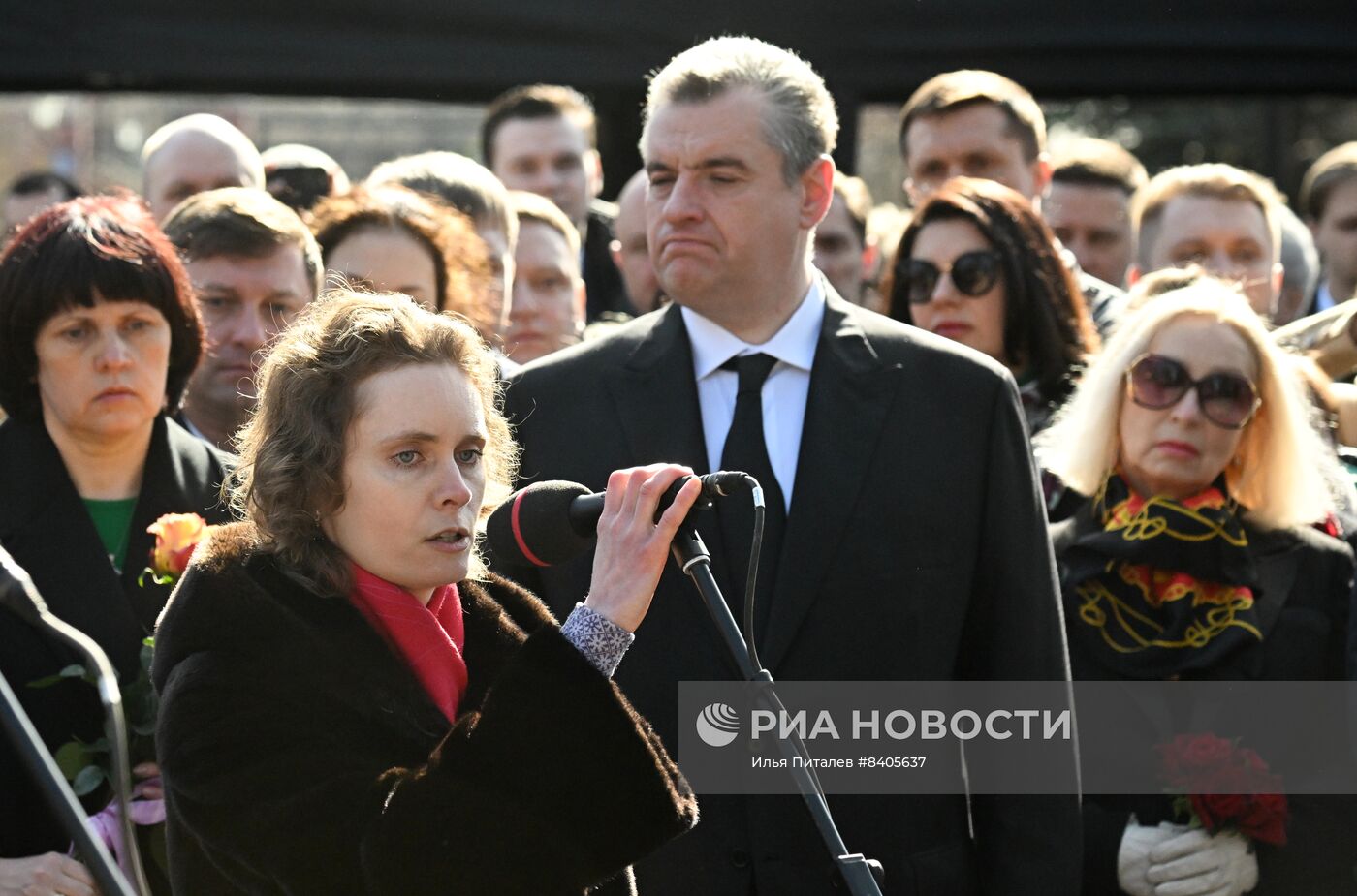 Открытие памятника основателю ЛДПР В. Жириновскому на Новодевичьем кладбище  | РИА Новости Медиабанк