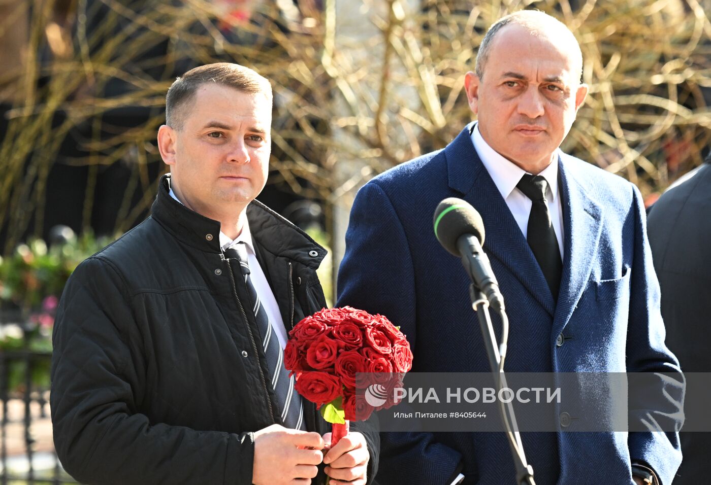 Открытие памятника основателю ЛДПР В. Жириновскому на Новодевичьем кладбище