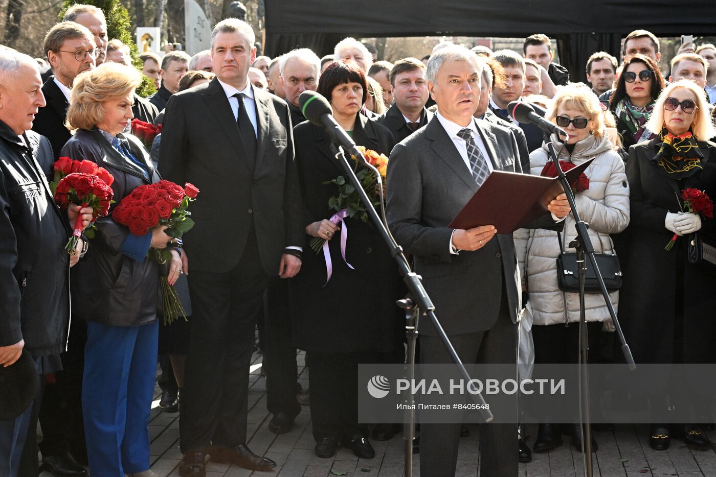 Открытие памятника основателю ЛДПР В. Жириновскому на Новодевичьем кладбище